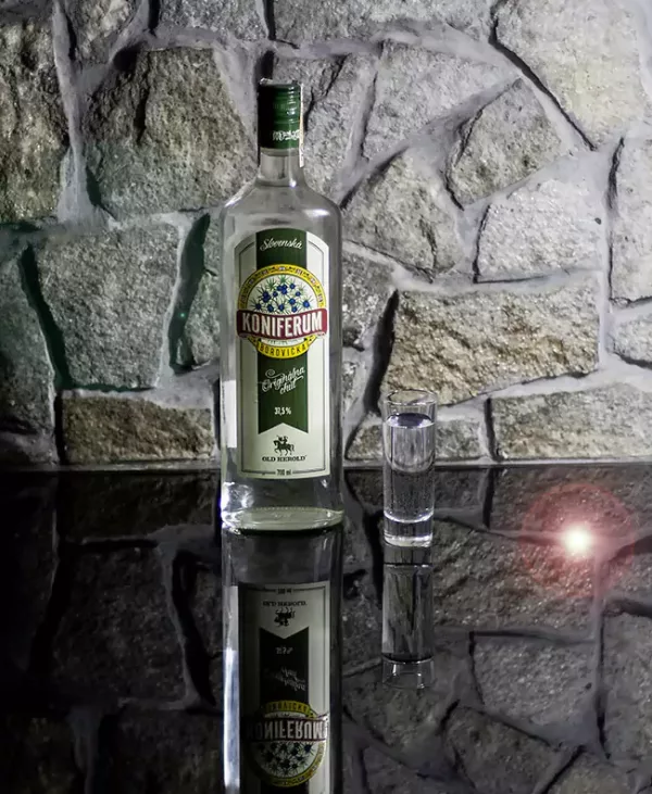 Borovička Koniferum v pizzérii PizzaSever Martin.