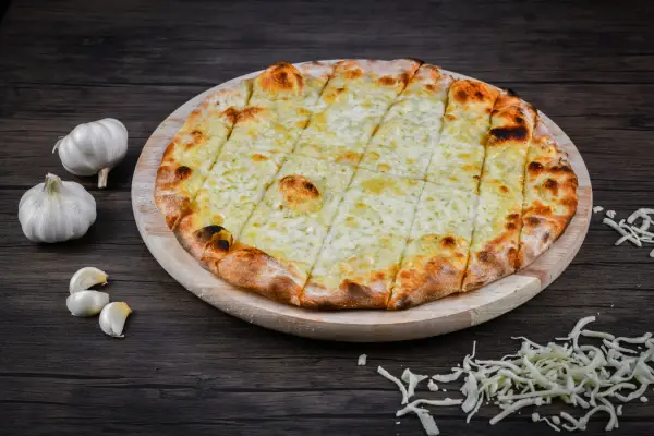 Pizza posuch so syrom v meste Martin.